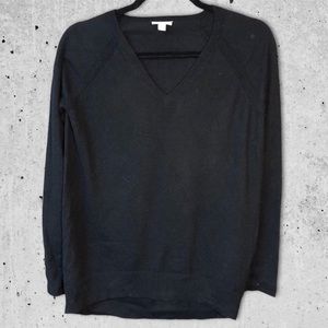 Gap • v-neck sweater (merino wool mix)